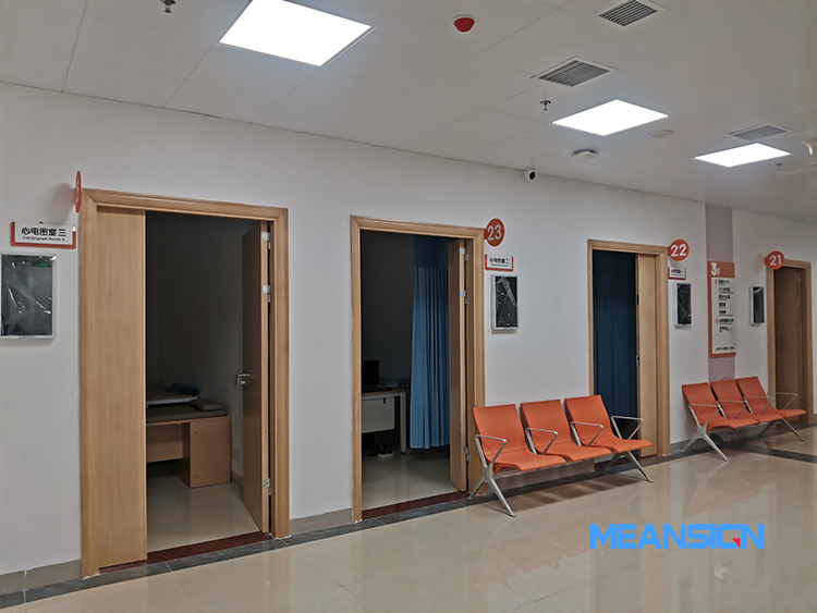 診室門(mén)口屏